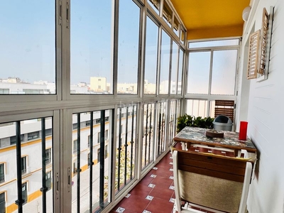 Alquiler apartamento amueblado con ascensor y aire acondicionado en Sevilla