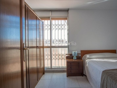 Alquiler ático con 3 habitaciones con ascensor, calefacción y vistas a la montaña en Barcelona