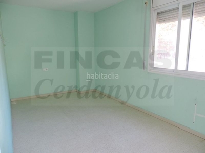 Alquiler piso con 3 habitaciones con ascensor y calefacción en Cerdanyola del Vallès