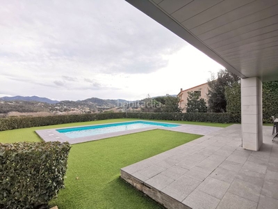 Alquiler piso con 5 habitaciones con parking, piscina, calefacción, aire acondicionado y vistas a la montaña en Vallromanes