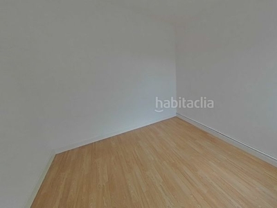 Alquiler piso cuarto con 3 habitaciones en La Roureda Sabadell