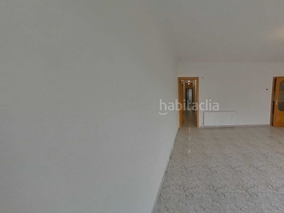 Alquiler piso cuarto con 4 habitaciones en La Roureda Sabadell