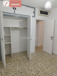 Alquiler piso de tres habitaciones en zona baláfia en Lleida