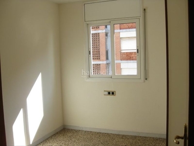 Alquiler piso en passatge miquel carreras se alquila piso de 90 m2 de 3 habitaciones en Sabadell