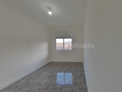 Alquiler piso tercero con 4 habitaciones en La Roureda Sabadell
