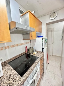 Apartamento con 2 habitaciones amueblado con ascensor y aire acondicionado en Benalmádena