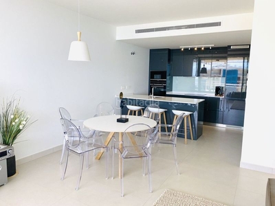 Apartamento con 3 habitaciones amueblado con ascensor, parking, piscina, aire acondicionado y vistas al mar en Fuengirola