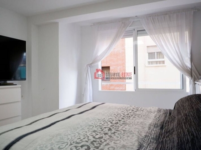 Apartamento con 3 habitaciones amueblado con calefacción y aire acondicionado en Valencia