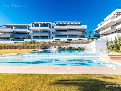 Apartamento en residencial privado con vistas al mar y cerca de la playa en Estepona