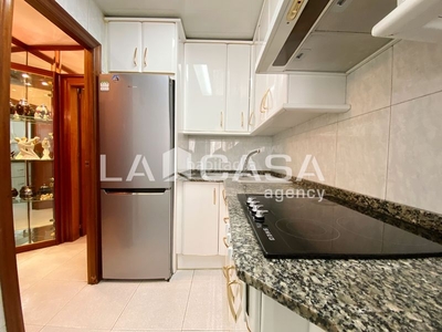 Ático con 3 habitaciones amueblado con ascensor, calefacción, aire acondicionado y vistas a la montaña en Barcelona