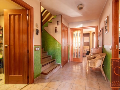 Casa adosada con 3 habitaciones con parking, calefacción y aire acondicionado en Daganzo de Arriba