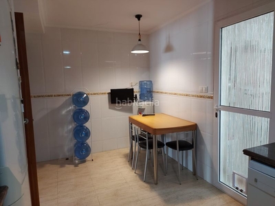 Casa adosada con 4 habitaciones con parking y aire acondicionado en Sueca