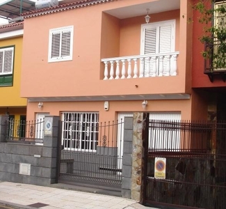 Casa adosada de alquiler en Calle José de Bethenco, 34, Centro