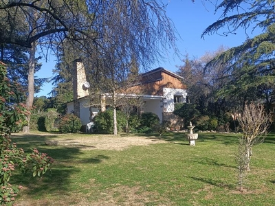 Casa adosada de alquiler en Calle Tres, Navalquejigo - Los Arroyos