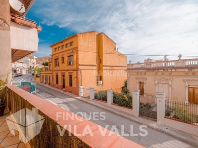 Casa gran casa de pueblo con acceso desde dos calles en Sant Feliu de Codines