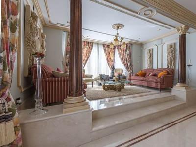 Casa imponente mansión con un acabado interior excepcional en una de las urbanizaciones más prestigiosas de sevilla en Bormujos
