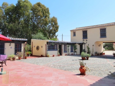 Chalet fantástica villa de estilo cortijo en new golden mile en Estepona