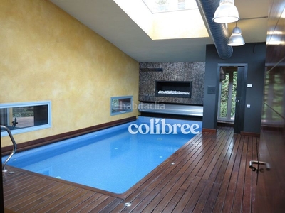 Chalet independiente en venta , con 1.000 m2, 6 habitaciones y 6 baños, piscina, 6 plazas de garaje, amueblado, aire acondicionado y calefacción gas natural. en Sant Vicenç de Montalt