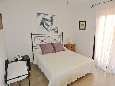 Piso con 2 habitaciones con aire acondicionado, vistas al mar y vistas a la montaña en Marbella