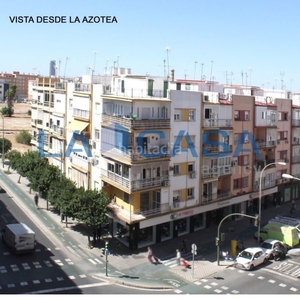 Piso carretera de carmona, en San Carlos - San José Sevilla