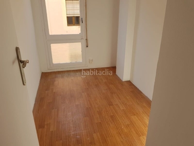 Piso comodo piso unico en el centro todo exterior con amplia terracita, vistas al mar, 4 dormitorios y 2 baños en Tarragona