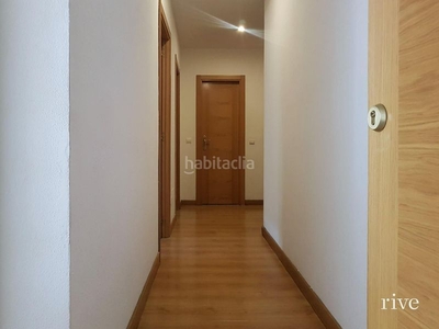 Piso con 2 habitaciones con ascensor, parking, calefacción y aire acondicionado en Madrid