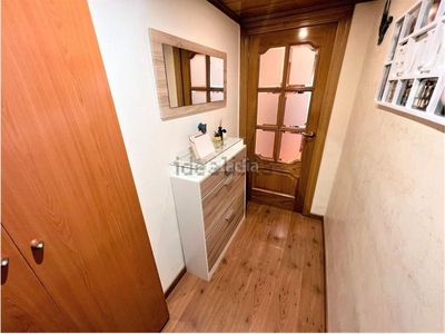 Piso con 2 habitaciones con calefacción y aire acondicionado en Santa Coloma de Gramenet
