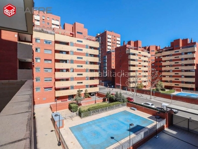 Piso con 3 habitaciones con ascensor, parking y piscina en Madrid