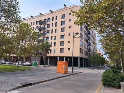 Piso con 3 habitaciones con ascensor y parking en Valencia