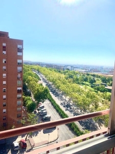 Piso con 4 habitaciones amueblado con ascensor, parking, calefacción y aire acondicionado en Madrid