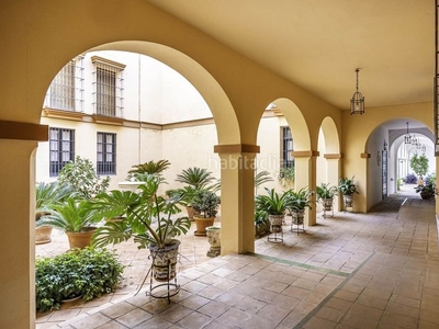 Piso elegante piso en casa palacio en el barrio santa cruz en Sevilla