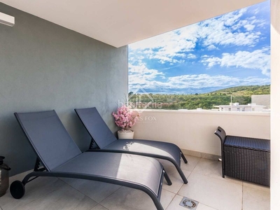 Piso en excelentes condiciones de 3 dormitorios con 120m² terraza en venta town en Estepona