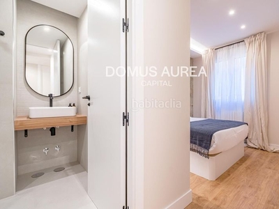 Piso en venta , con 65 m2, 2 habitaciones y 2 baños, ascensor, amueblado y aire acondicionado. en Madrid