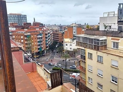 Piso nou barris,3hb,tranquilo y luminoso,ascensor! en Barcelona