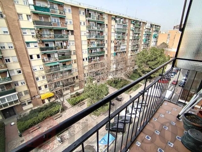 Piso vivienda en 6ª planta, con ascensor y 3 dormitorios en cercanías de parque lineal rio en Madrid