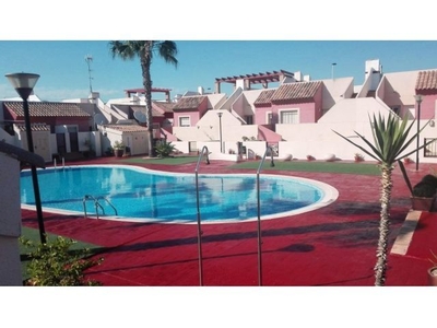 villa con piscina y zona comunitaria excelente