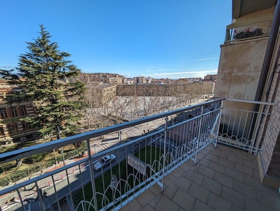 Alquiler de piso en Centro - Logroño de 4 habitaciones con terraza y muebles