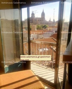 Alquiler de piso en Centro - Salamanca de 5 habitaciones con muebles y balcón