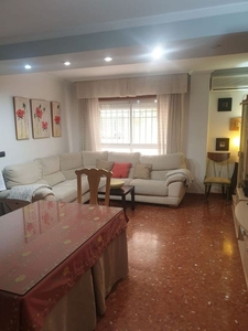 Alquiler de piso en Fuensanta- Arcángel de 3 habitaciones con muebles y aire acondicionado