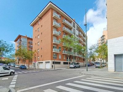 Piso en alquiler en Santa Oliva de 3 habitaciones con terraza y aire acondicionado