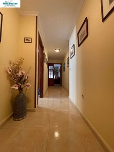 Ático en venta en Melilla de 3 habitaciones con garaje y ascensor