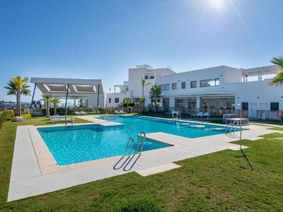 Ático en venta en Mijas Golf de 3 habitaciones con terraza y piscina