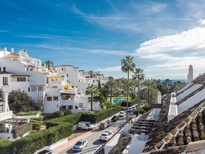 Piso en venta en calle Nueva Andalucía de 2 habitaciones con terraza y piscina