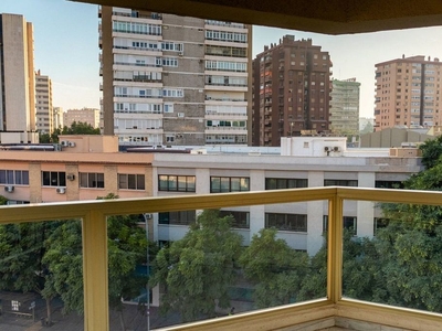 Piso en venta en Perchel Norte - La Trinidad de 4 habitaciones con terraza y ascensor