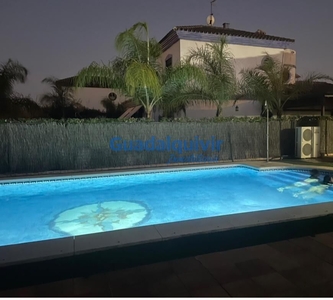 Venta de casa con piscina en Montequinto (Dos Hermanas), Condequinto