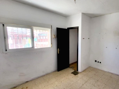 Venta de casa con terraza en Algeciras