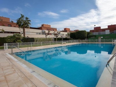 Venta de dúplex en Alicante Golf de 3 habitaciones con terraza y piscina