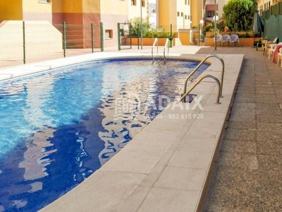 Venta de piso en avenida Libertad de 4 habitaciones con terraza y piscina