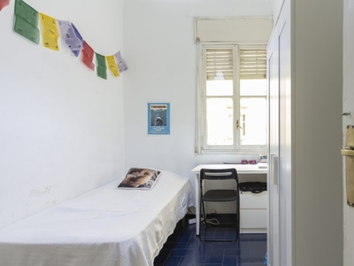 Acogedora habitación en alquiler en apartamento de 9 habitaciones en Moncloa