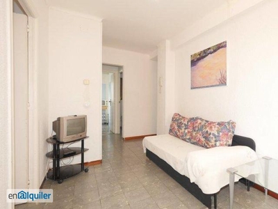 Amplio apartamento de 3 dormitorios en alquiler en Fabra I Puig - San Andreu